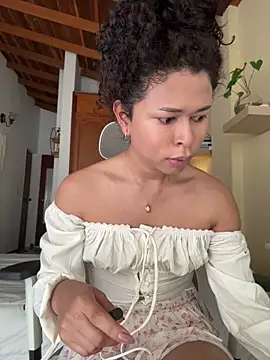 Snapshot of GabriSaenz chatting on April 2026 01:04:02 PM GabriSaenz online show from April 2026 01:04:02 PM