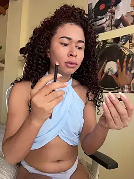 Snapshot of GabriSaenz chatting on May 2026 01:37:02 PM GabriSaenz online show from May 2026 01:37:02 PM