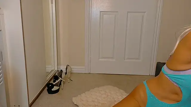 Tinkerbell822 online show from November 2025 09:09:02 AM