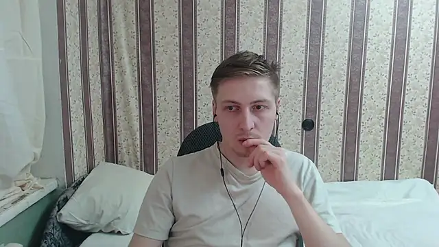 Snapshot of darienlarge chatting on March 2025 08:48:01 PM darienlarge online show from March 2025 08:48:01 PM