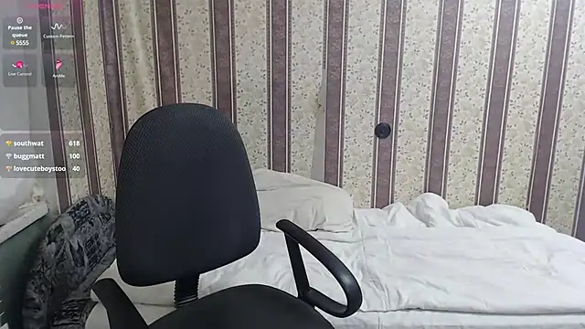 Snapshot of darienlarge chatting on March 2025 07:37:02 PM darienlarge online show from March 2025 07:37:02 PM