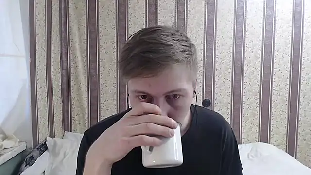 Snapshot of darienlarge chatting on March 2025 05:57:01 AM darienlarge online show from March 2025 05:57:01 AM