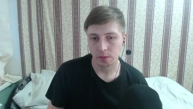 Snapshot of darienlarge chatting on March 2025 03:07:02 PM darienlarge online show from March 2025 03:07:02 PM