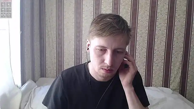 Snapshot of darienlarge chatting on March 2025 02:24:01 PM darienlarge online show from March 2025 02:24:01 PM