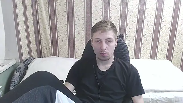 Snapshot of darienlarge chatting on March 2025 05:34:02 PM darienlarge online show from March 2025 05:34:02 PM