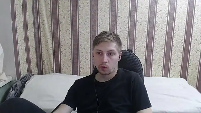 Snapshot of darienlarge chatting on March 2025 08:40:01 PM darienlarge online show from March 2025 08:40:01 PM