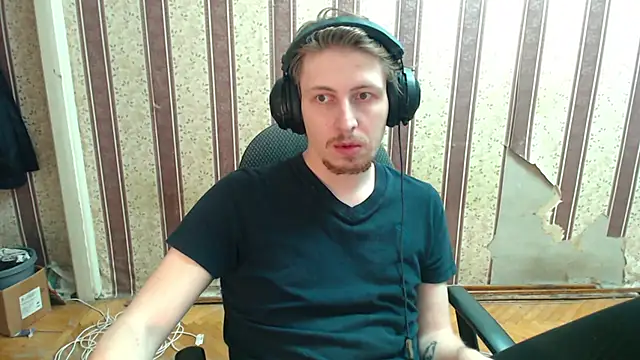 Snapshot of darienlarge chatting on September 2025 04:31:02 PM darienlarge online show from September 2025 04:31:02 PM