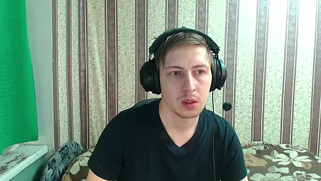 Snapshot of darienlarge chatting on October 2025 02:23:02 AM darienlarge online show from October 2025 02:23:02 AM