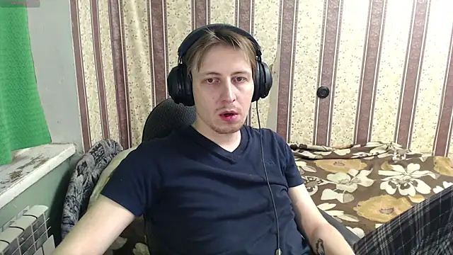 Snapshot of darienlarge chatting on November 2025 05:23:02 PM darienlarge online show from November 2025 05:23:02 PM