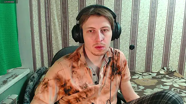 Snapshot of darienlarge chatting on November 2025 06:08:01 PM darienlarge online show from November 2025 06:08:01 PM