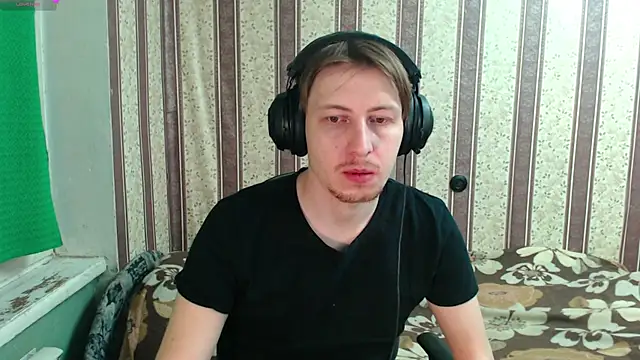 Snapshot of darienlarge chatting on November 2025 04:05:01 AM darienlarge online show from November 2025 04:05:01 AM