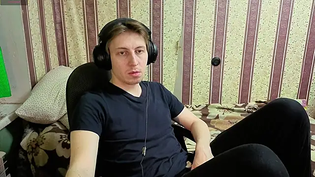 Snapshot of darienlarge chatting on December 2025 02:45:02 PM darienlarge online show from December 2025 02:45:02 PM