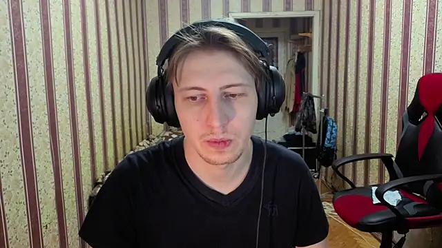 Snapshot of darienlarge chatting on December 2025 05:14:01 AM darienlarge online show from December 2025 05:14:01 AM