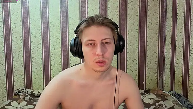 Snapshot of darienlarge chatting on December 2025 10:44:02 AM darienlarge online show from December 2025 10:44:02 AM