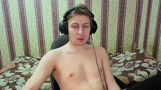 Snapshot of darienlarge chatting on December 2025 08:00:01 AM darienlarge online show from December 2025 08:00:01 AM