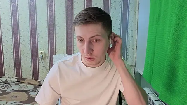 Snapshot of darienlarge chatting on February 2026 08:13:02 AM darienlarge online show from February 2026 08:13:02 AM