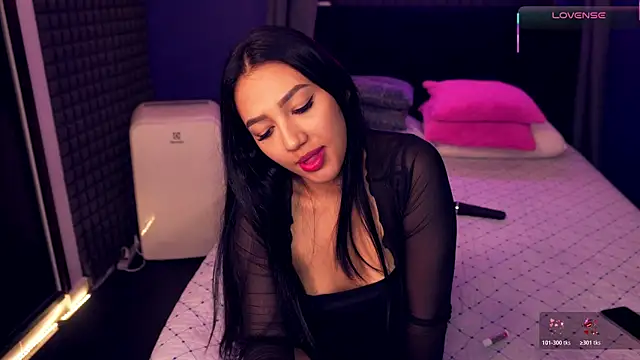 Snapshot of bull_vixen2001 chatting on November 2025 01:15:02 PM bull vixen2001 online show from November 2025 01:15:02 PM