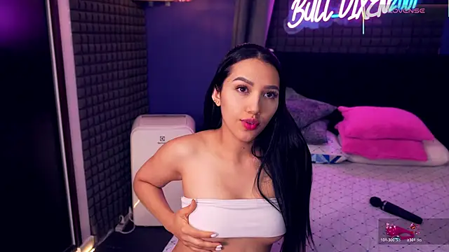 Snapshot of bull_vixen2001 chatting on December 2025 10:37:02 PM bull vixen2001 online show from December 2025 10:37:02 PM