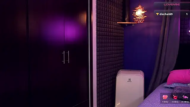 Snapshot of bull_vixen2001 chatting on February 2026 11:56:02 PM bull vixen2001 online show from February 2026 11:56:02 PM