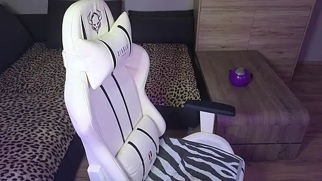 Snapshot of MolligSpielle chatting on February 2025 03:52:02 AM MolligSpielle online show from February 2025 03:52:02 AM