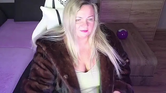 Snapshot of MolligSpielle chatting on February 2025 11:36:01 PM MolligSpielle online show from February 2025 11:36:01 PM