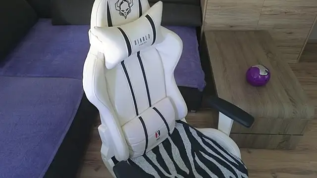 Snapshot of MolligSpielle chatting on September 2025 09:36:02 AM MolligSpielle online show from September 2025 09:36:02 AM