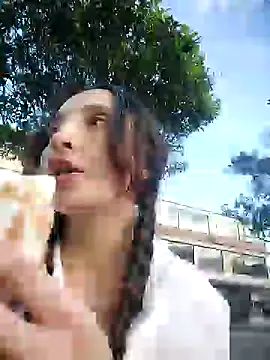 Snapshot of _Laary chatting on December 2024 10:05:02 PM Laary online show from December 2024 10:05:02 PM