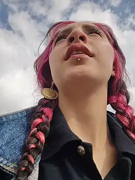 Snapshot of _Laary chatting on December 2025 08:16:02 PM Laary online show from December 2025 08:16:02 PM