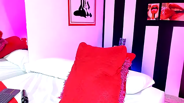 Snapshot of YeminaLeman chatting on February 2025 11:27:01 PM YeminaLeman online show from February 2025 11:27:01 PM