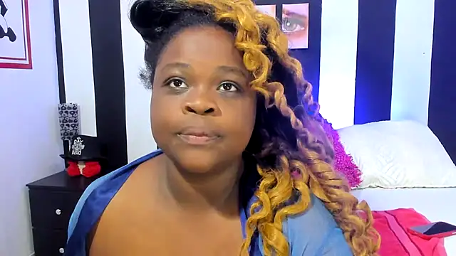 Snapshot of YeminaLeman chatting on November 2025 04:07:02 PM YeminaLeman online show from November 2025 04:07:02 PM