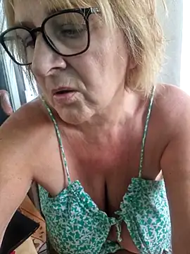 Snapshot of phryna@xh chatting on September 2025 03:34:01 PM phrynaxh online show from September 2025 03:34:01 PM