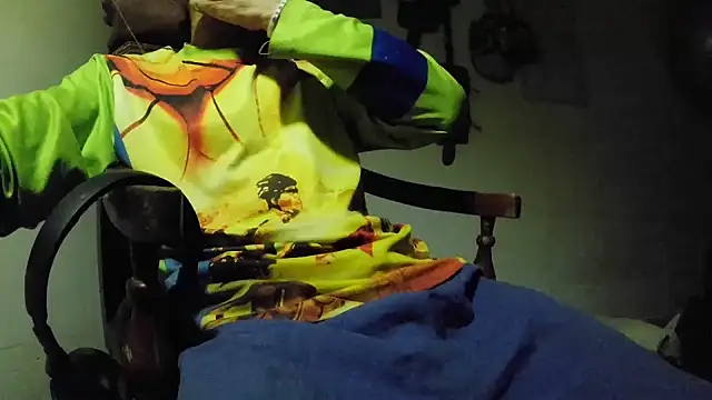 Snapshot of crazylatinguyy chatting on November 2025 03:39:01 AM crazylatinguyy online show from November 2025 03:39:01 AM