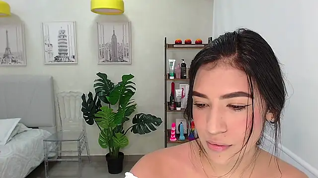 Sassy--Girl online show from March 2025 06:12:02 PM