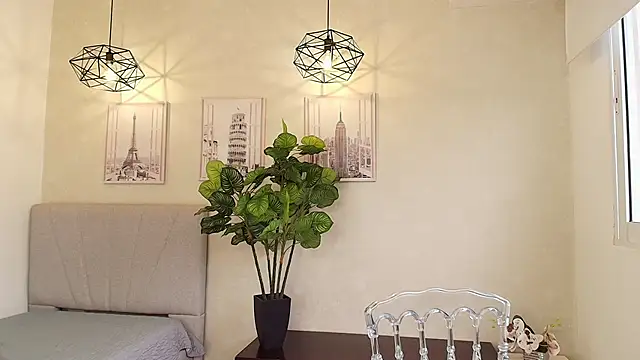 Sassy--Girl online show from October 2025 06:28:02 PM