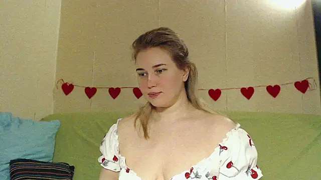 Snapshot of mmmPinUpGirl chatting on April 2026 10:33:01 PM mmmPinUpGirl online show from April 2026 10:33:01 PM