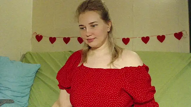 Snapshot of mmmPinUpGirl chatting on April 2026 11:13:01 PM mmmPinUpGirl online show from April 2026 11:13:01 PM