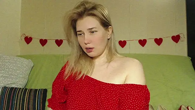 Snapshot of mmmPinUpGirl chatting on April 2026 11:10:01 PM mmmPinUpGirl online show from April 2026 11:10:01 PM
