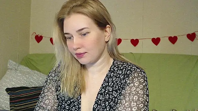 Snapshot of mmmPinUpGirl chatting on April 2026 08:48:02 PM mmmPinUpGirl online show from April 2026 08:48:02 PM