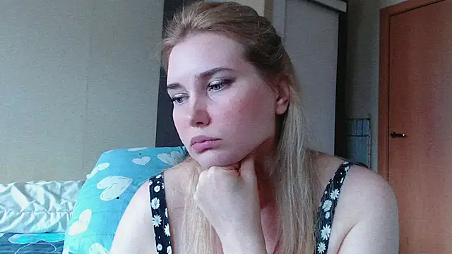 Snapshot of mmmPinUpGirl chatting on June 2026 10:20:01 AM mmmPinUpGirl online show from June 2026 10:20:01 AM