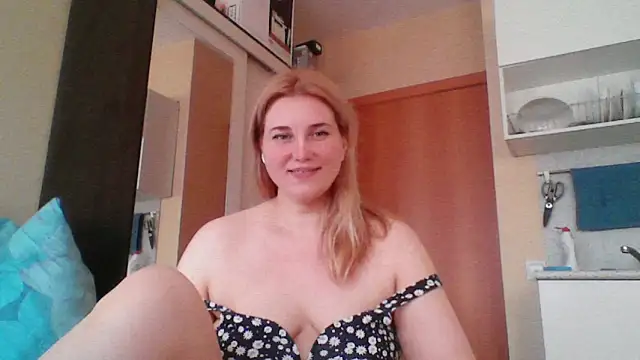 Snapshot of mmmPinUpGirl chatting on June 2026 03:34:02 PM mmmPinUpGirl online show from June 2026 03:34:02 PM