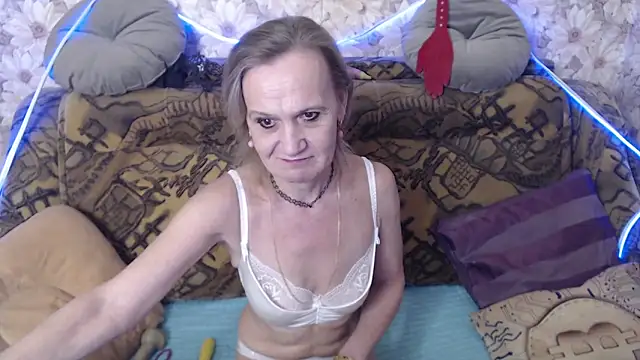 MissBekker online show from December 2025 07:31:02 PM