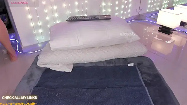 ohyesly  online show from November 2025 10:04:02 AM