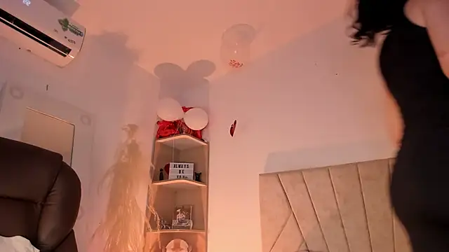  Niah  online show from February 2025 09:25:02 PM