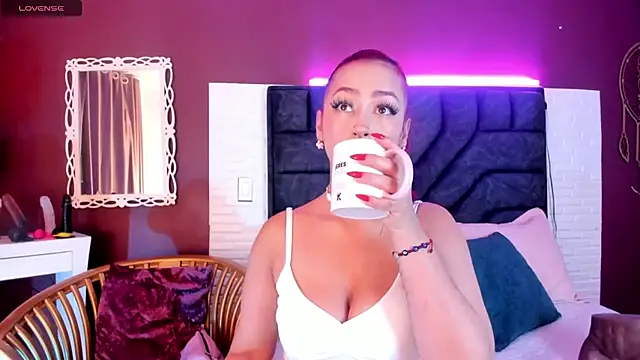 Snapshot of Mia-Bloom chatting on January 2025 03:11:01 AM Mia-Bloom online show from January 2025 03:11:01 AM