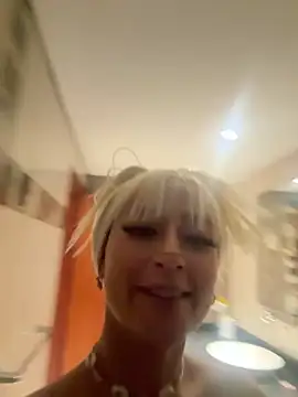 Snapshot of Mia-Bloom chatting on March 2025 09:48:02 AM Mia-Bloom online show from March 2025 09:48:02 AM