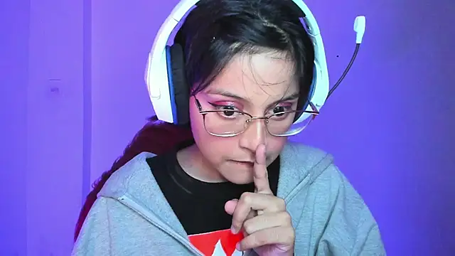 Little Lisy online show from December 2025 04:00:02 AM