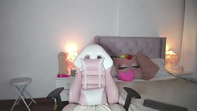 Snapshot of destinysweet21 chatting on December 2024 09:40:02 AM destinysweet21 online show from December 2024 09:40:02 AM