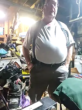 mrwizard4570 online show from December 2025 11:00:01 PM