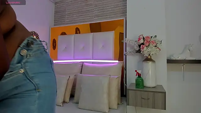 Snapshot of ShaniaBrownn chatting on March 2025 07:50:02 PM ShaniaBrownn online show from March 2025 07:50:02 PM