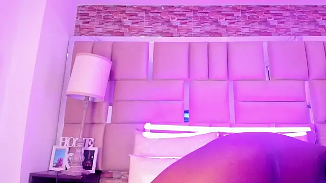 Snapshot of ShaniaBrownn chatting on October 2025 07:56:01 PM ShaniaBrownn online show from October 2025 07:56:01 PM